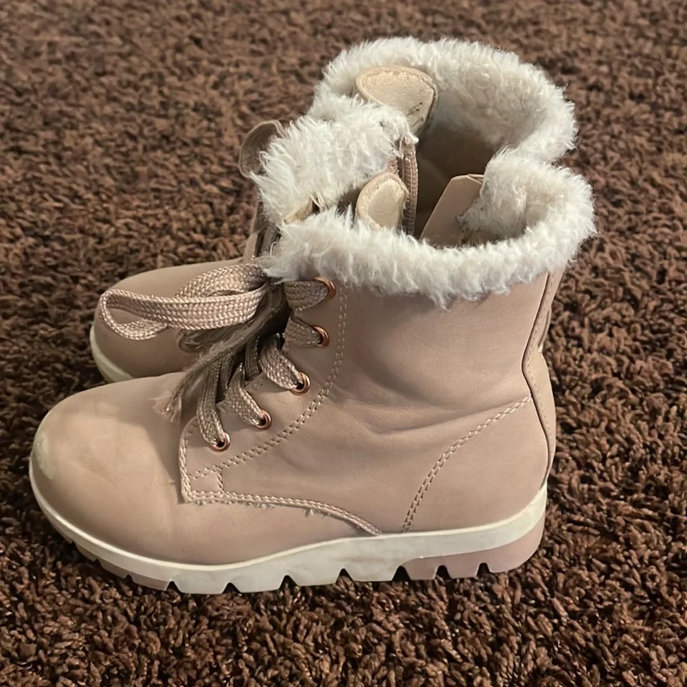 Girls boots